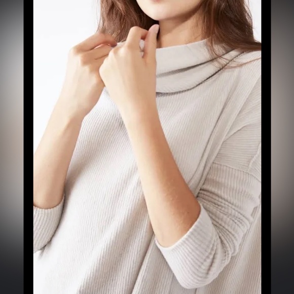 11. $89 NWT Free People long sleeve sweater🌙 - Picture 6 of 9